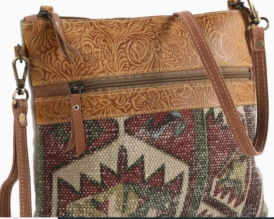Crossbody Rug with Leather and Front Zipper